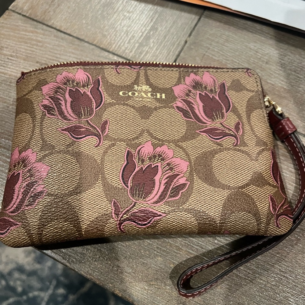 Coach wristlet Cute never used